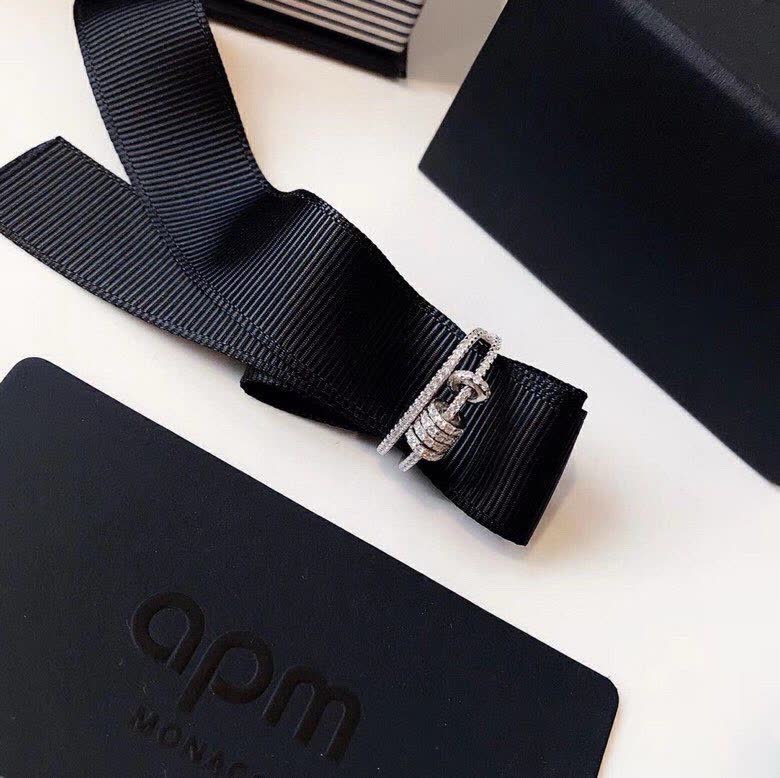 APM Monaco Elegant Diamond Ring